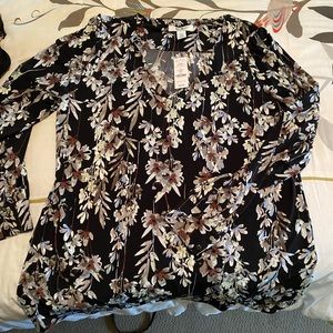 WHBM floral shirt..new with tags. Great office wear.